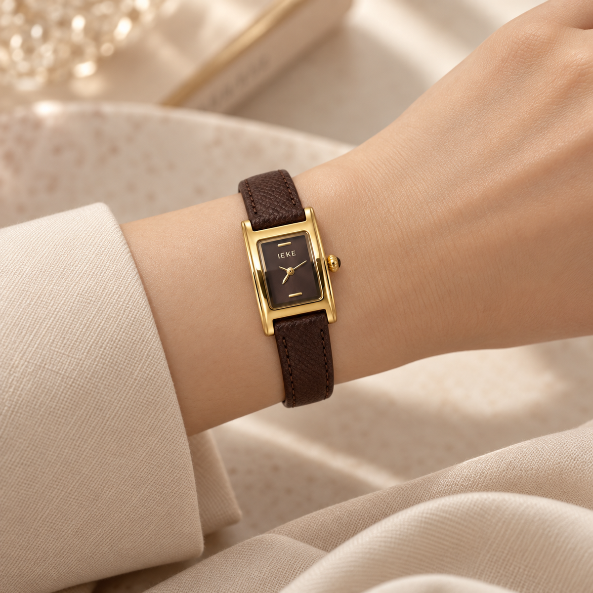 Montre Éclat Rectangulaire Dorée – Bracelet Marron & Cadran Chocolat