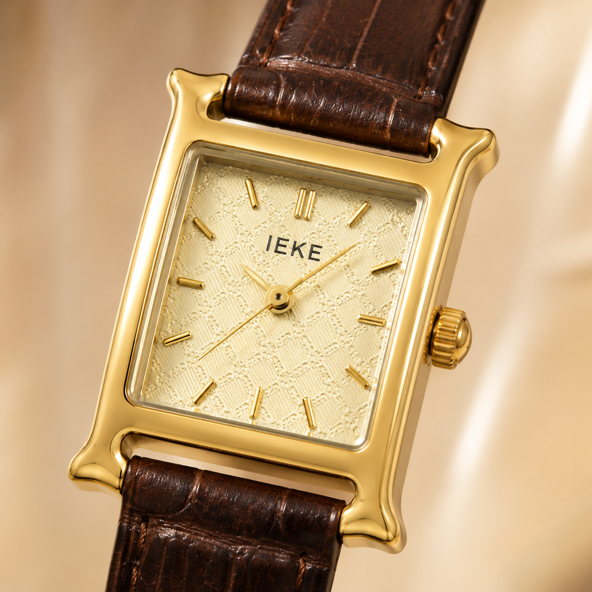 Montre Éclat Rectangulaire Dorée – Bracelet Croco Marron & Cadran Champagne