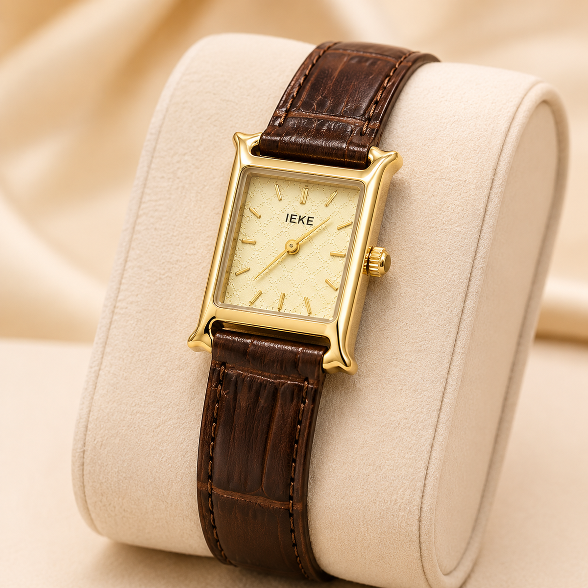 Montre Éclat Rectangulaire Dorée – Bracelet Croco Marron & Cadran Champagne