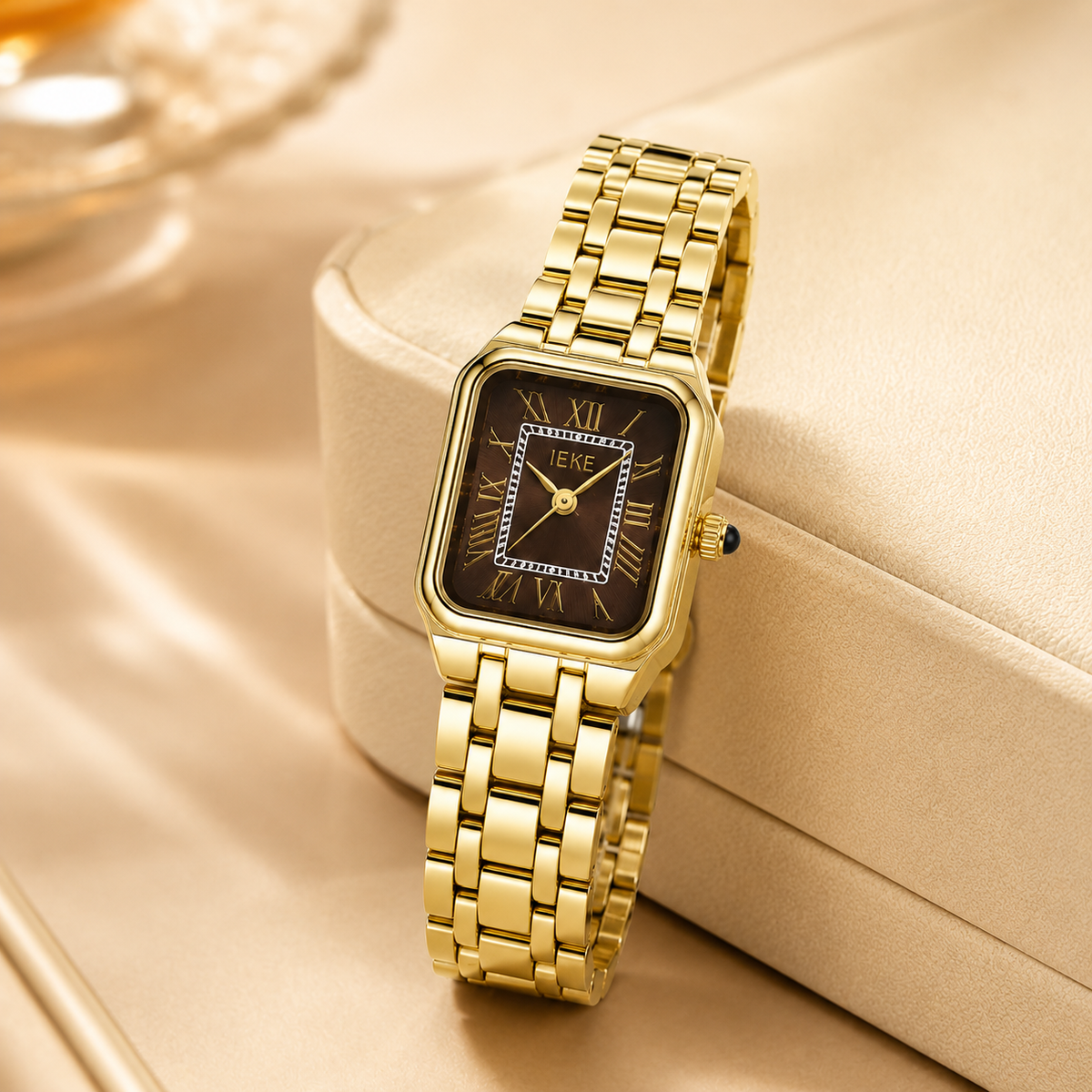 Montre Éclat Rectangulaire Dorée – Bracelet Métallique & Cadran Brun