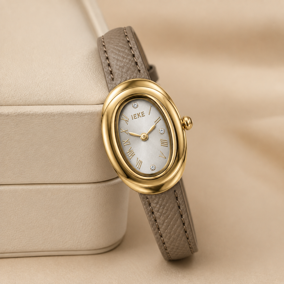 Montre Éclat Ovale Dorée – Bracelet Taupe & Cadran Champagne